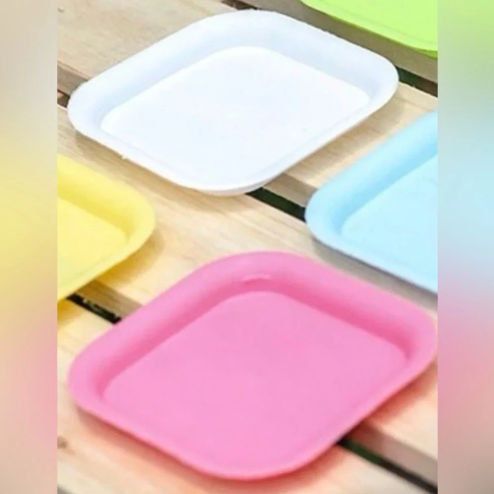 Plastic Succulent Planters w/ Trays- New -Set of 26 includes 13 pink & 13 white